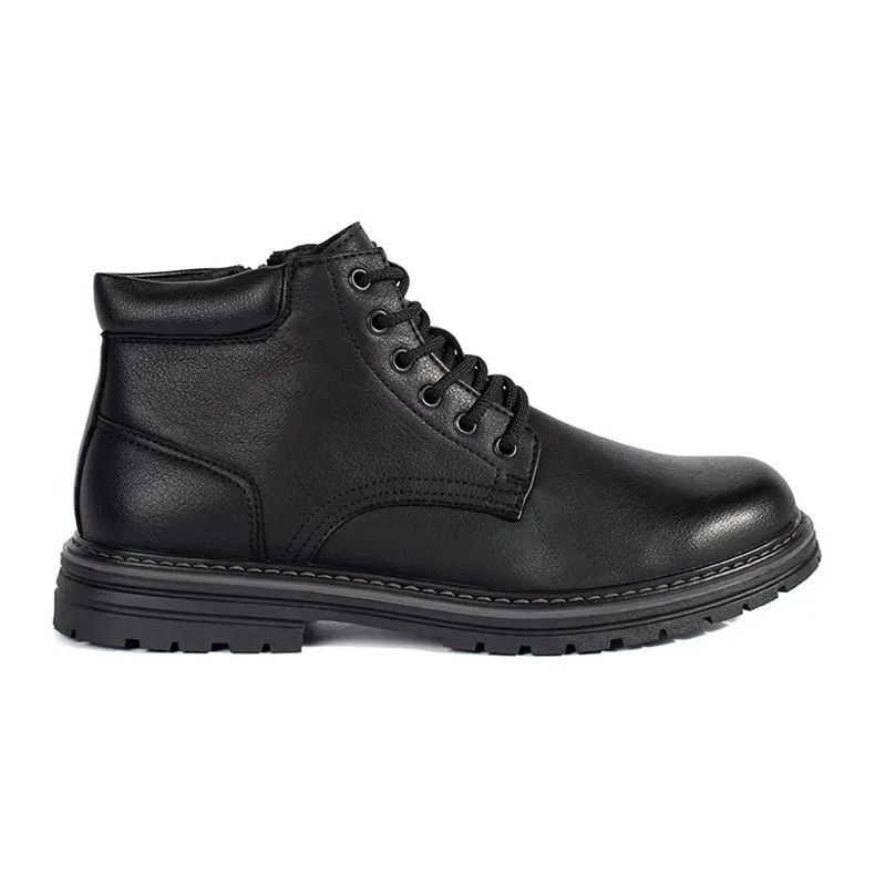 Botins pretos com cadarço isolados para homem