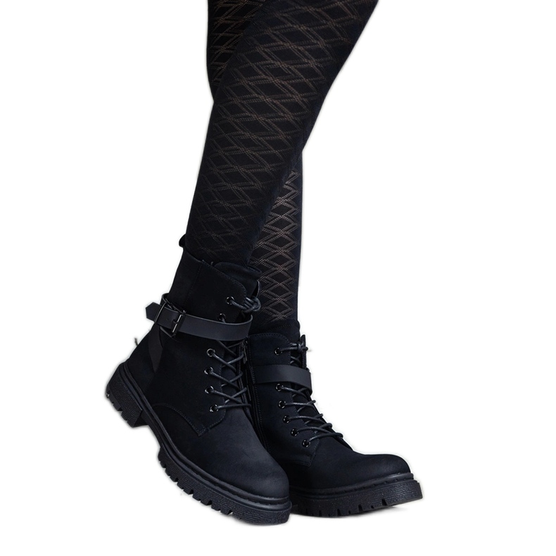 Botas de caminhada pretas com isolamento e abrasões e tira nos joelhos preto