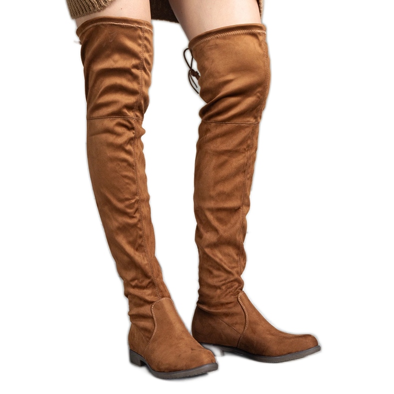 Botas longas com plataforma marrom feitas de camurça ecológica Hallora castanho