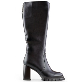 Botas pretas de salto alto até o joelho, botas femininas isoladas com salto, couro ecológico preto Botas pretas de salto alto até o joelho, botas femininas isoladas com salto, couro ecológico preto