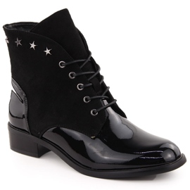 Botins femininos de couro envernizado com rebites, pretos Sabatina DM24-25P Botins femininos de couro envernizado com rebites, pretos Sabatina DM24-25P