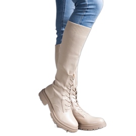 Botas slip-on bege com parte superior em material flexível da Luana