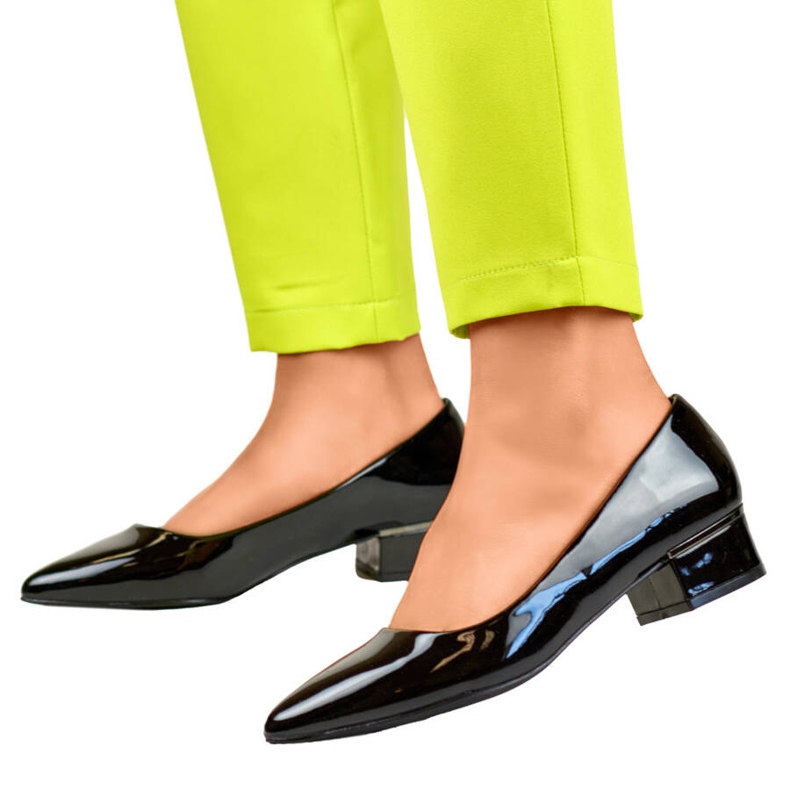 Sapatos femininos de bico fino e salto baixo, preto envernizado, GD-XR106C-B