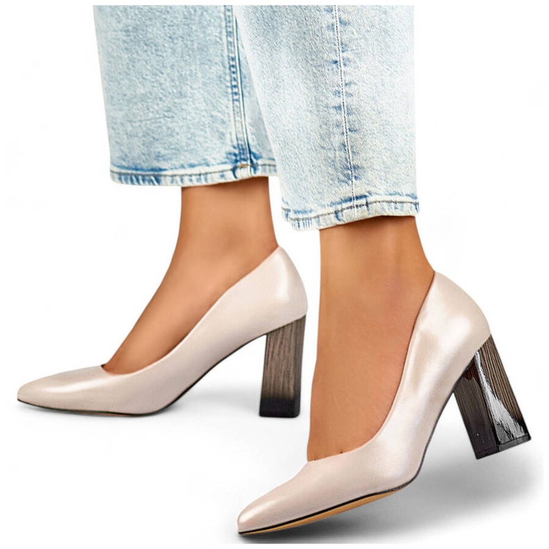 Sapatos femininos pontiagudos com salto alto decorativo, bege GD-FL486A-L.BE Sapatos femininos pontiagudos com salto alto decorativo, bege GD-FL486A-L.BE