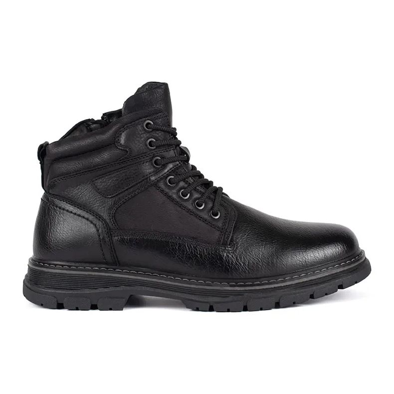 Botins pretos com cadarço isolados para homem