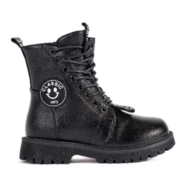 Botins pretos com atacadores e isolamento de pele