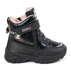 Sapatos femininos pretos com sola grossa