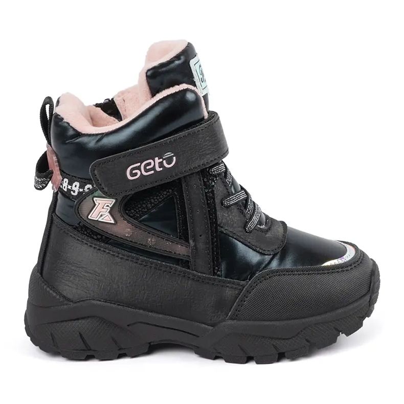 Sapatos femininos pretos com sola grossa