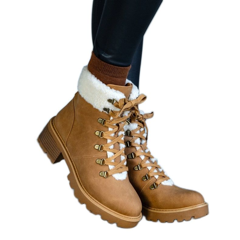 Botas marrons com cadarço decoradas com casaco de pele de carneiro Moses castanho
