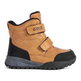 Botins de menino isolados com velcro marrom