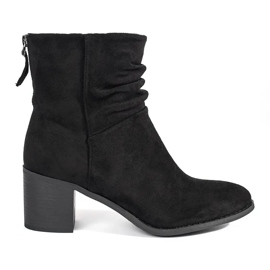 Botins femininos em camurça preta com parte superior com folhos preto