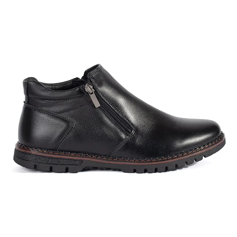 Botins masculinos pretos com isolamento