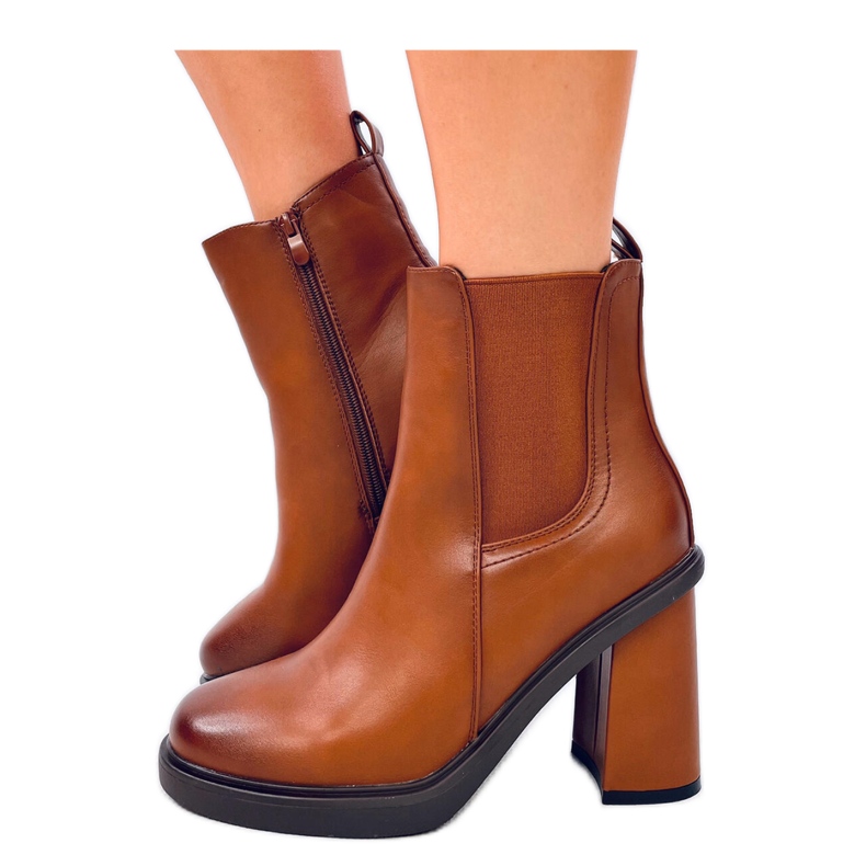 Botas Camel Chelsea com salto alto castanho