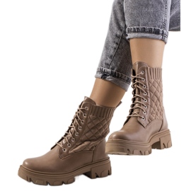 Botas femininas marrons com cano em meia marrom
