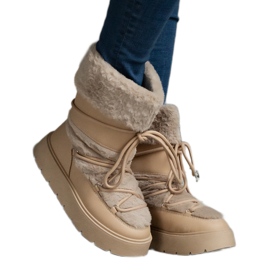 Botas de neve femininas com isolamento bege e decoradas com pele
