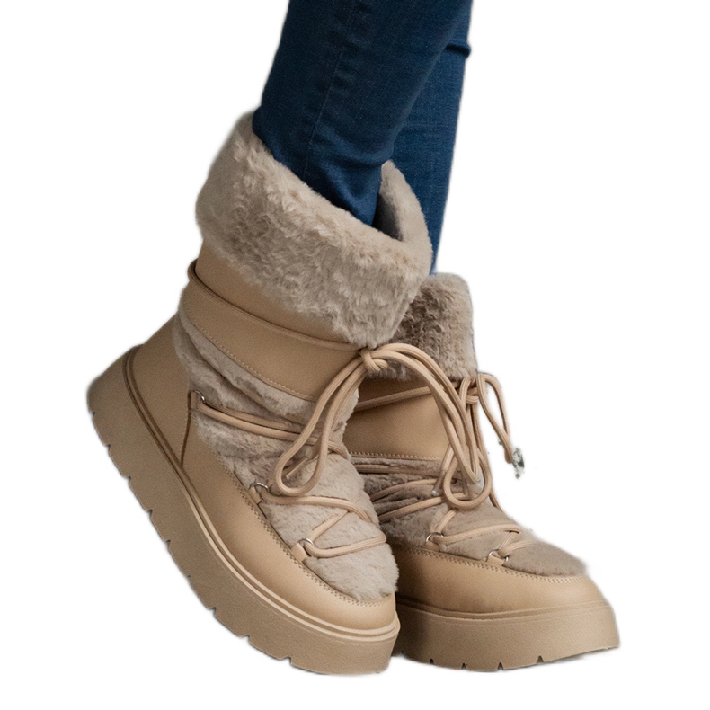 Botas de neve femininas com isolamento bege e decoradas com pele