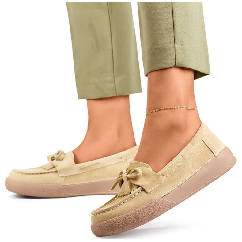 Mocassins femininos de couro com laço, bege Goodin GD-SW4005BE Mocassins femininos de couro com laço, bege Goodin GD-SW4005BE
