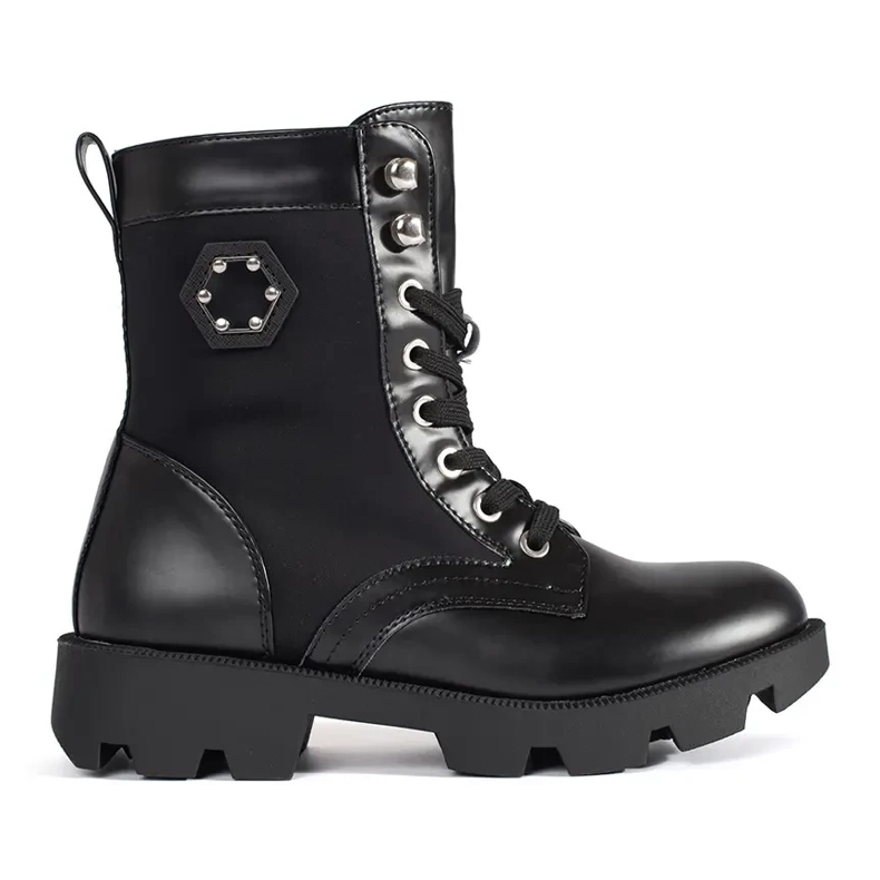 Botas de trabalho isoladas para mulheres negras na plataforma preto