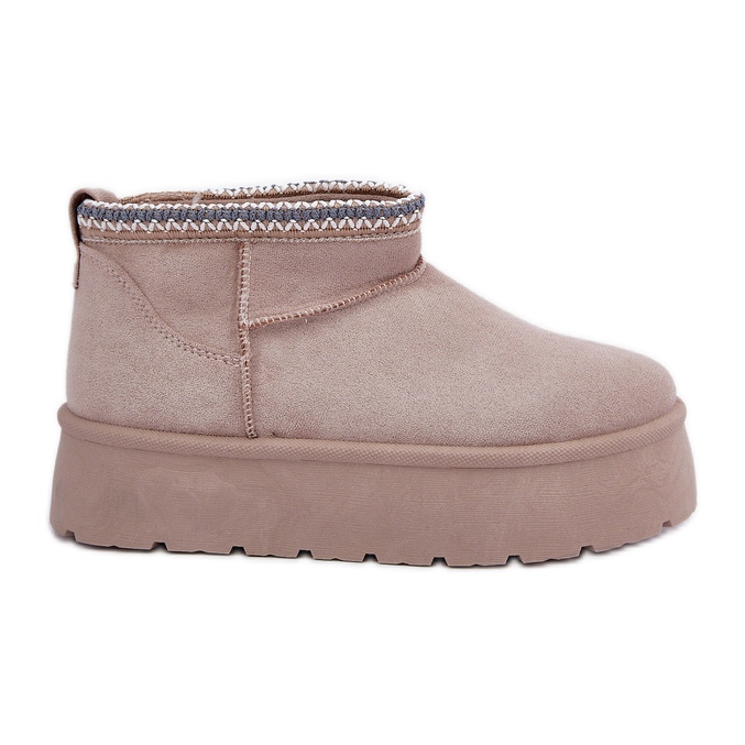 Botas de neve bege claro sobre plataforma com bordados decorativos Botas de neve bege claro sobre plataforma com bordados decorativos