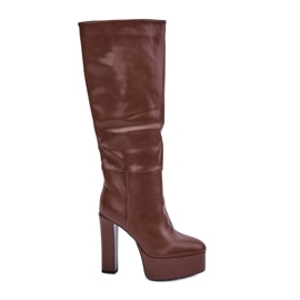 Botas marrons de couro ecológico com salto alto e plataforma castanho