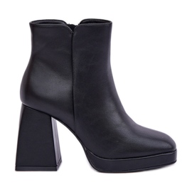 Botins de salto alto pretos em couro ecológico