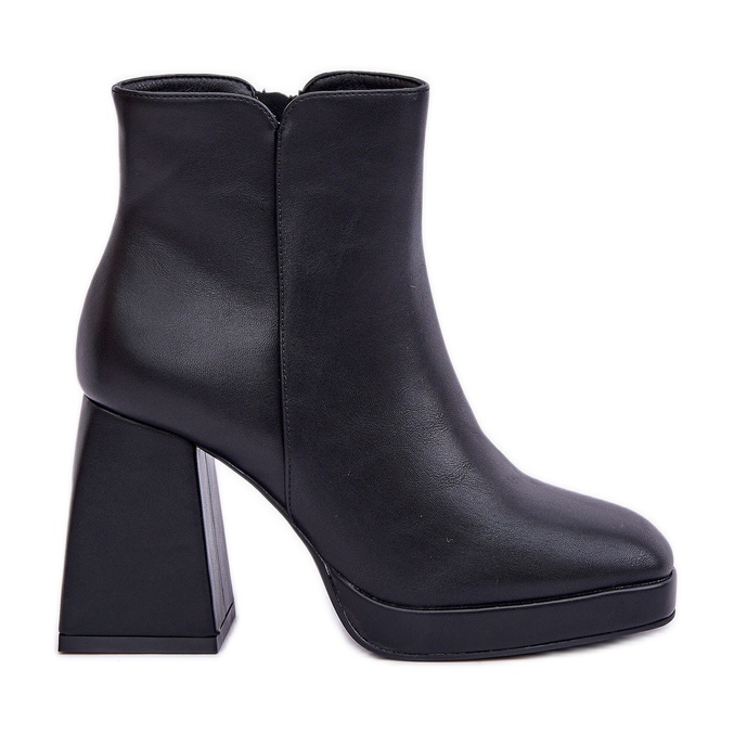 Botins de salto alto pretos em couro ecológico