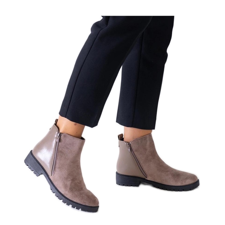 Botas plataforma marrons confeccionadas em camurça ecológica Kirla - Solea castanho