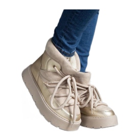 Botas de neve com plataforma bege isoladas com pele Sapphi - Solea Botas de neve com plataforma bege isoladas com pele Sapphi - Solea