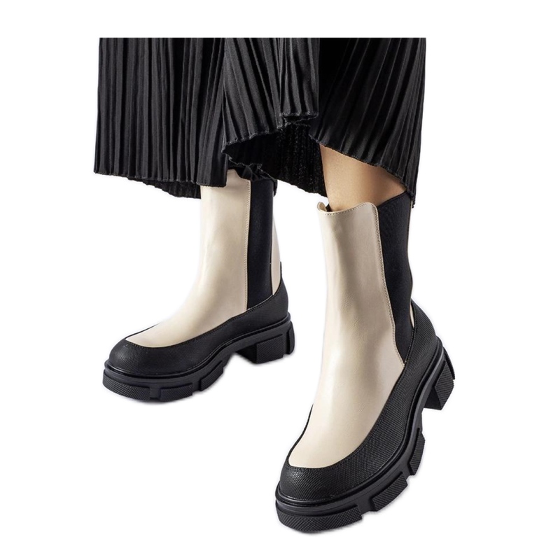 Botins slip-on bege e preto da Faisal - Solea Botins slip-on bege e preto da Faisal - Solea