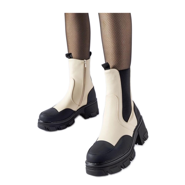 Botins slip-on maciços bege e preto da Mafalda - Solea