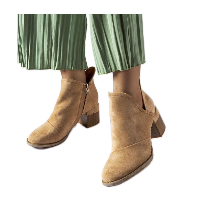 Botins bege com cano irregular da Busson - Solea