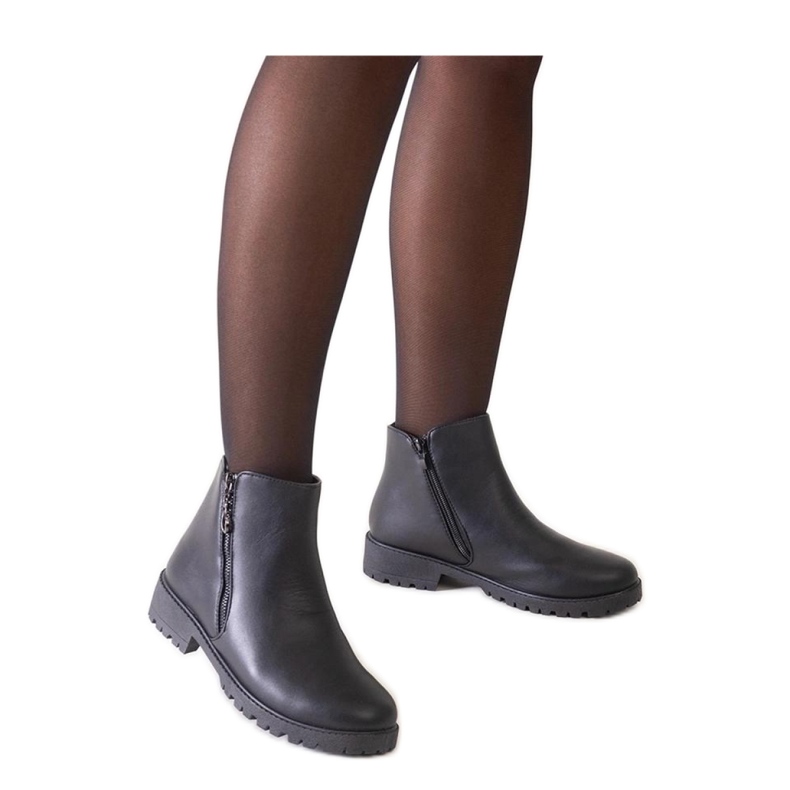 Botins pretos com detalhes em metal, couro ecológico Branda - Solea