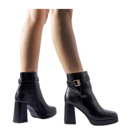 Botins clássicos com isolamento preto confeccionados em camurça Caio - Solea