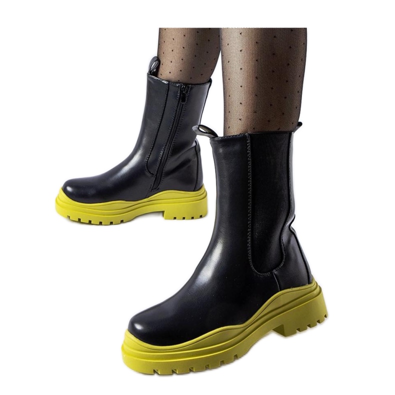 Botins pretos com sola colorida da Delebio - Solea Botins pretos com sola colorida da Delebio - Solea