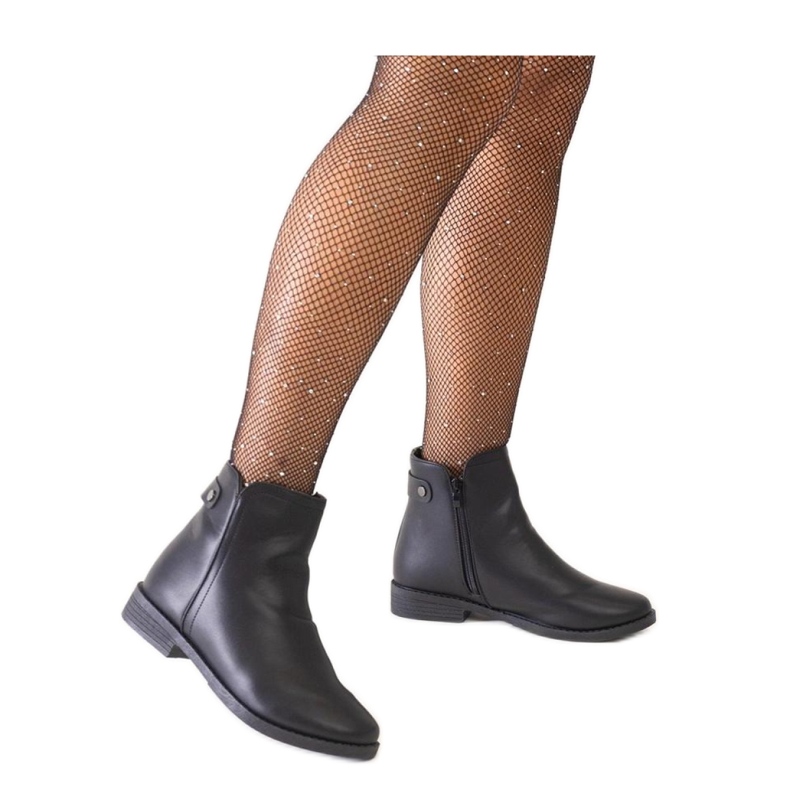 Botins clássicos pretos em couro ecológico