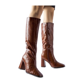 Botas marrons com isolamento de salto alto marrom