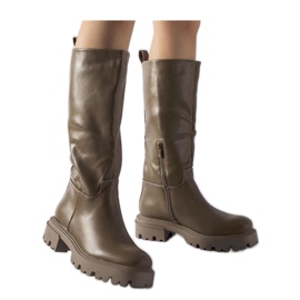 Botas rasas com isolamento marrom castanho