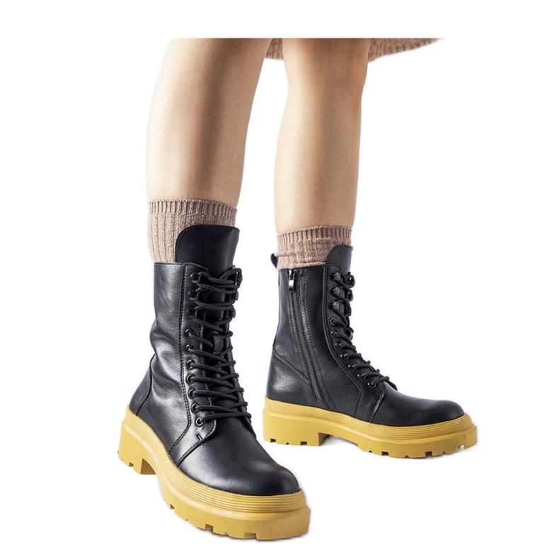 Tênis preto com sola amarela Quennie - Solea