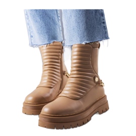 Botins com isolamento bege e corrente da Pareda - Solea