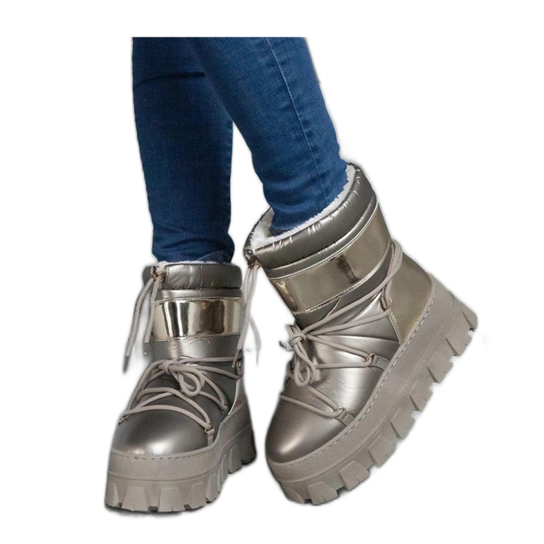 Botas de neve com plataforma dourada com inserções Losta - Solea pintadas