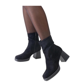 Botins pretos com biqueira quadrada, camurça ecológica Botins pretos com biqueira quadrada, camurça ecológica