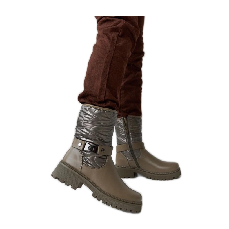 Botins verdes com isolamento e tira decorativa