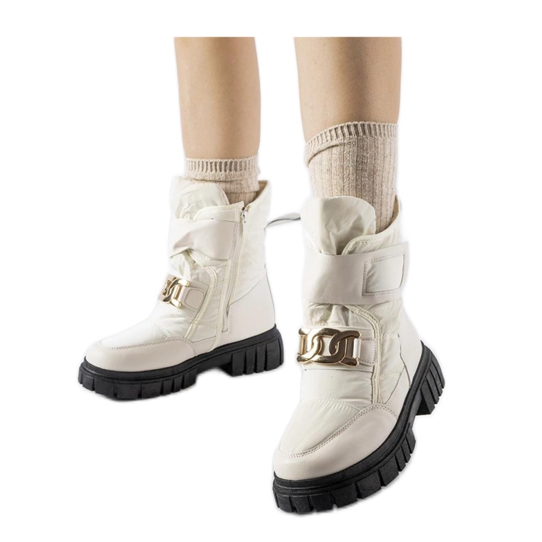 Botas de neve bege com fivela decorativa