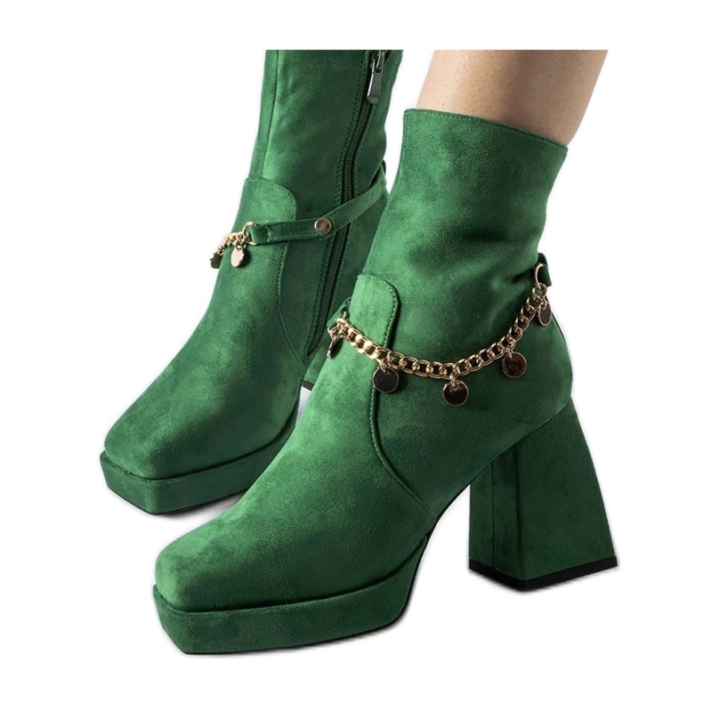 Botins verdes com isolamento e pingente