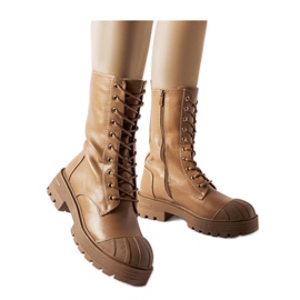 Brown isolou mulheres trabalhadoras marrom