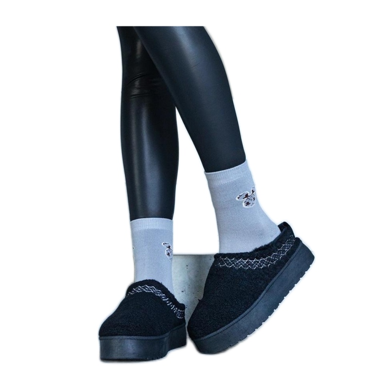 Botas de neve com plataforma e padrão bordado preto