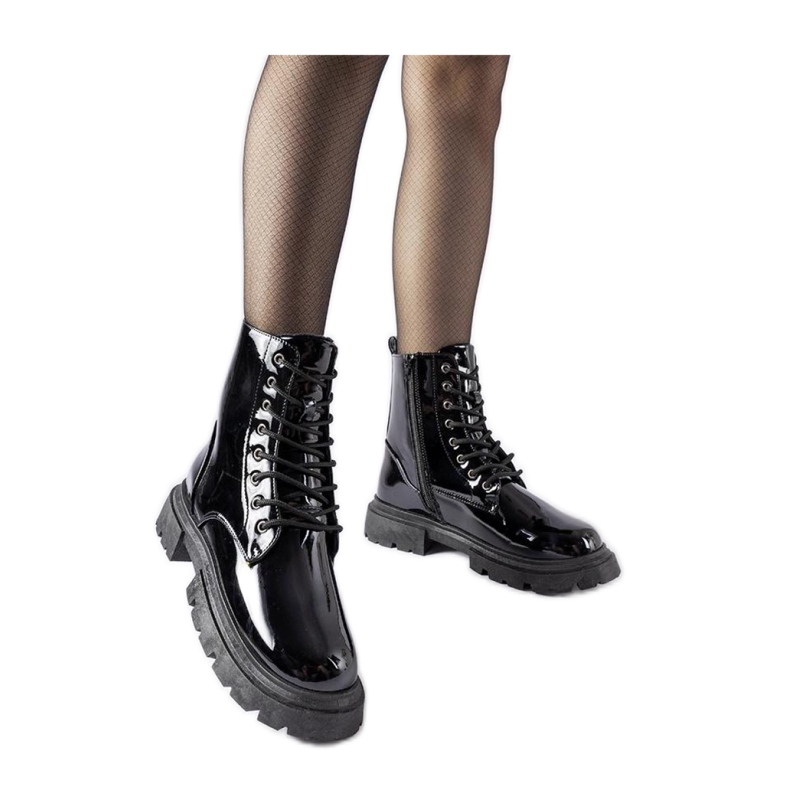 Botas femininas pretas envernizadas preto