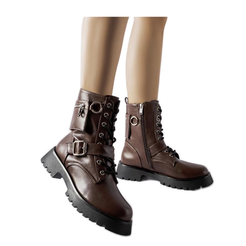 Sacos de trabalho isolados em marrom com bolsa castanho Sacos de trabalho isolados em marrom com bolsa castanho