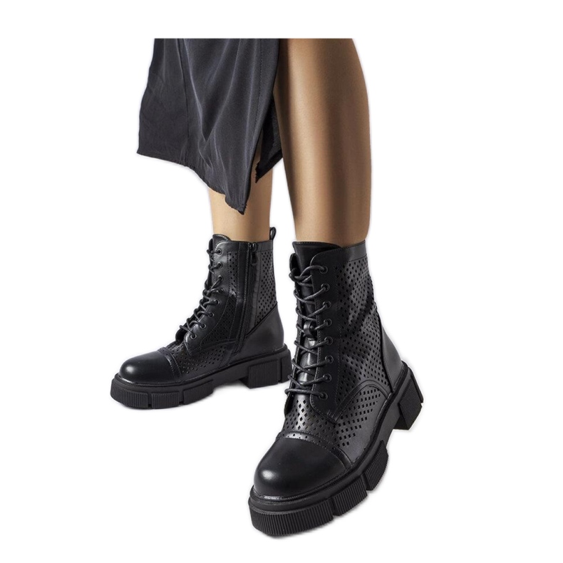 Botas pretas abertas preto