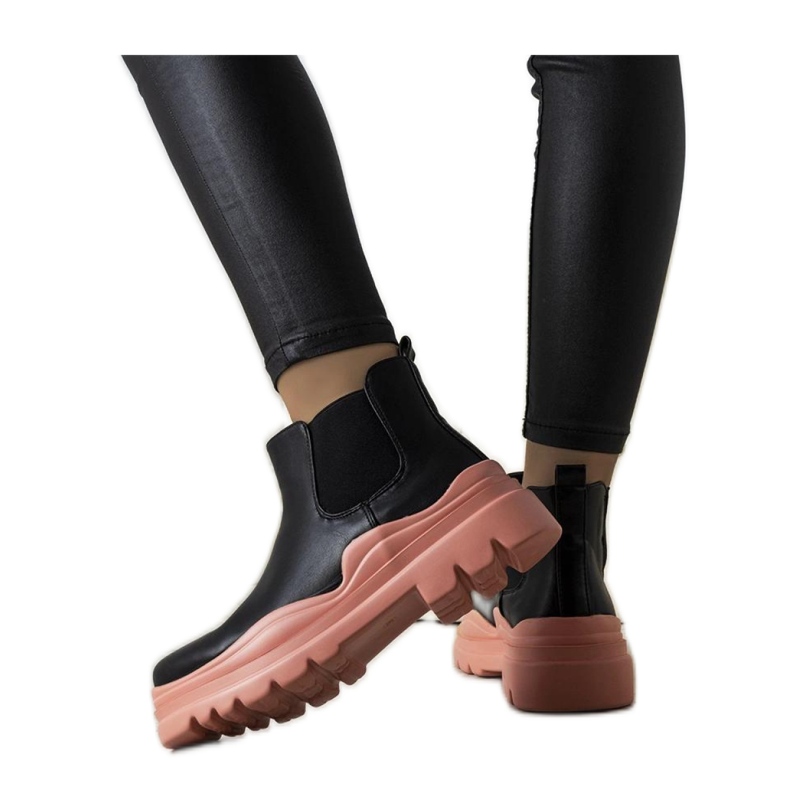 Botins pretos em plataforma rosa Botins pretos em plataforma rosa